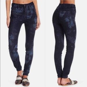 Free People Women's Lacy Snake Print Skinny Jeans - size 26